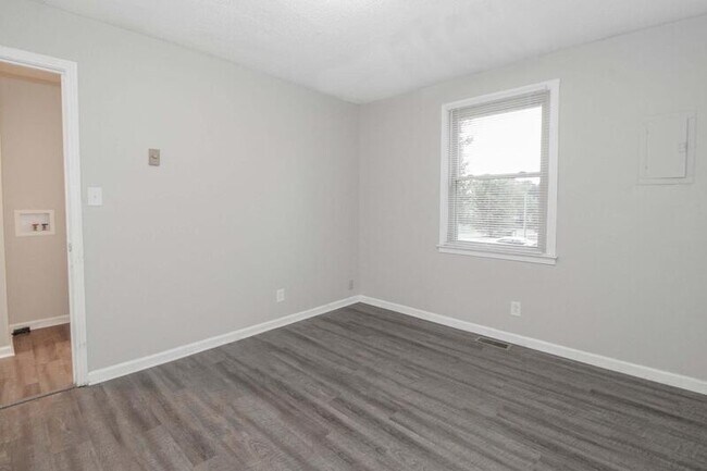 Building Photo - 805 Golf View Pl