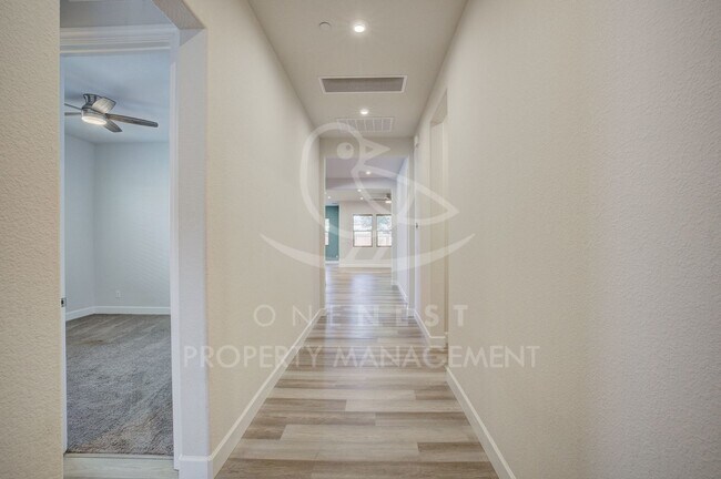 Building Photo - Fabulous floorplan; 3 bdrm 3 bthm + bonus ...