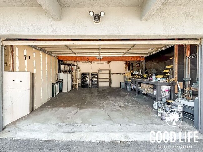 Building Photo - 9400 Crest Dr