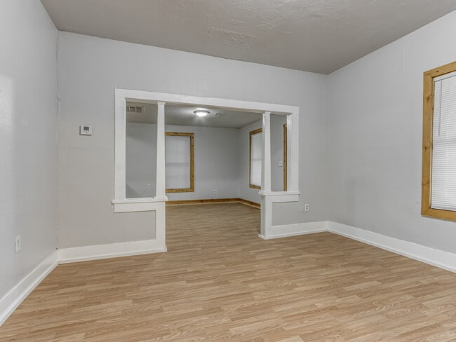 Building Photo - 1320 S Jensen Ave