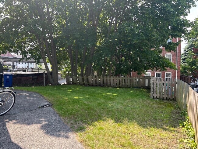 Building Photo - 7 Judson St