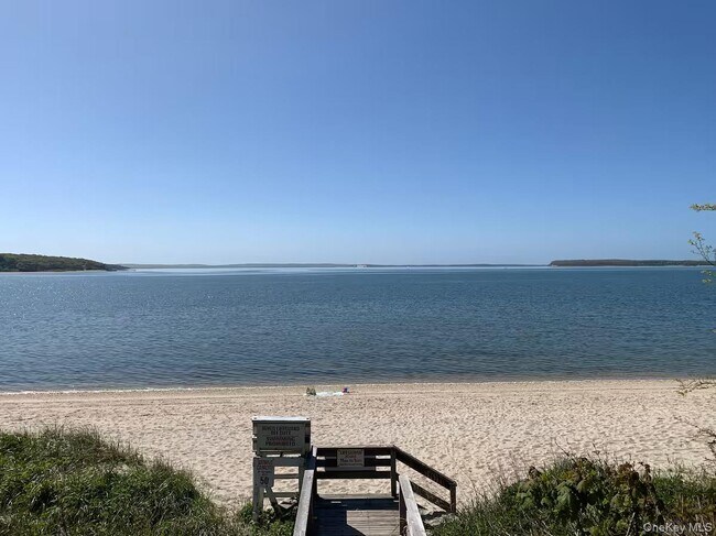 Building Photo - 1240 W Rd