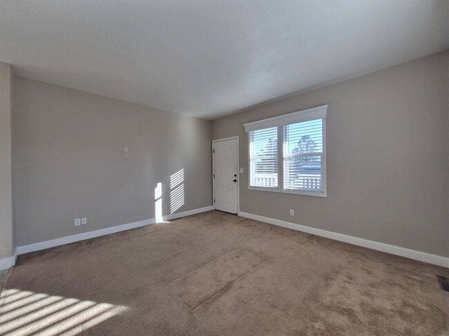 Building Photo - 1028 Shawnee Trail