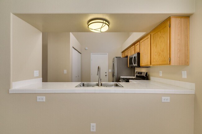 Building Photo - SW BEAUTY*2 BEDROOMS*OPEN FLOORPLAN*COMMUNITY POOL, GATED*CHECK THIS HOME OUT TODAY!