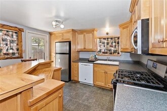 Building Photo - Cozy Cabin in the Woods