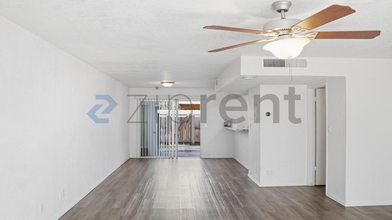 Building Photo - 5188 E Ashlan Ave