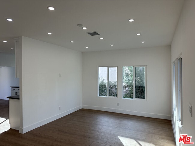 Building Photo - 1862 W 25th St