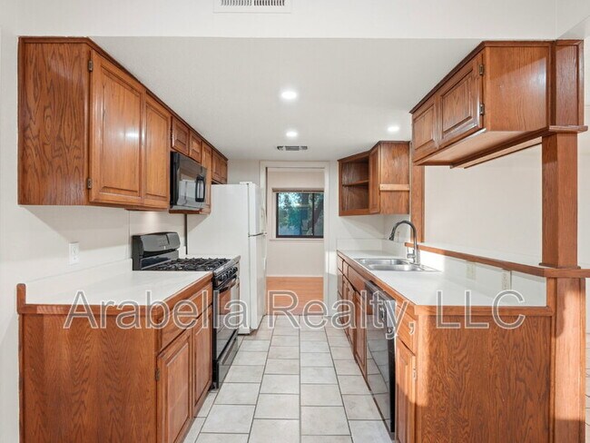 Building Photo - 8607 Norwich Dr