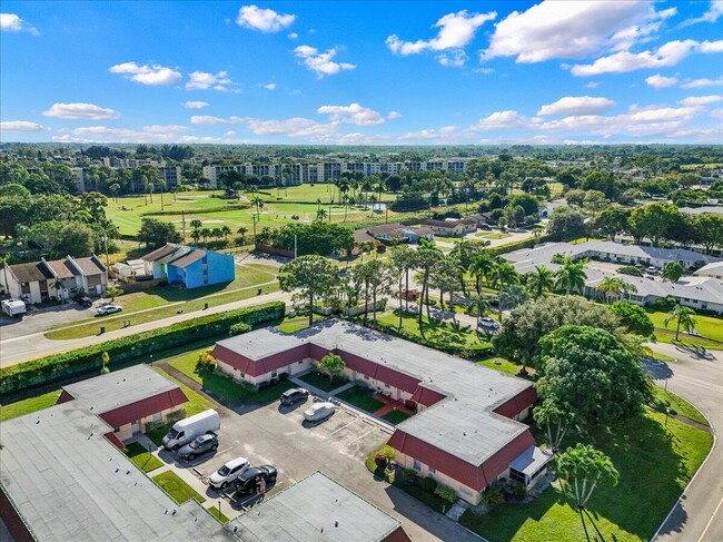 Building Photo - 102 Amherst Ln