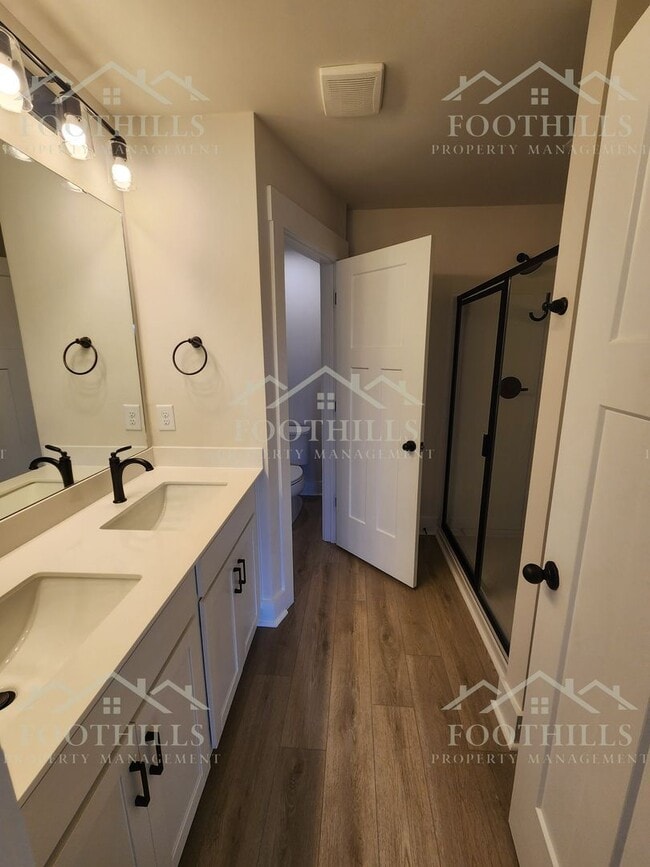 Building Photo - 253 Silo Rdg Dr