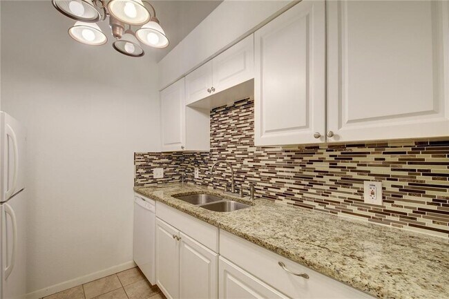 Building Photo - 1705 Crossing Pl