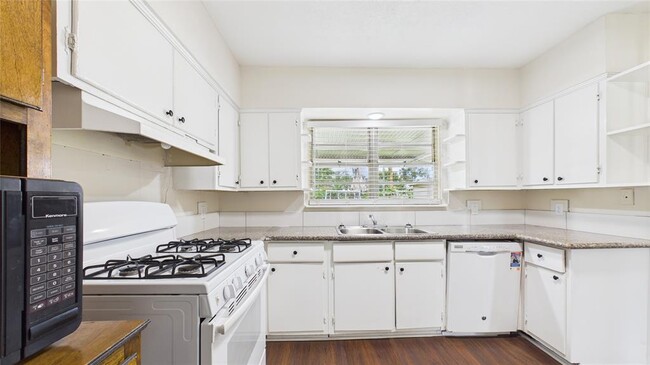 Building Photo - 2318 Reinerman St