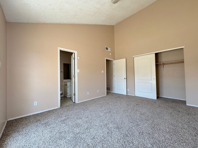 Building Photo - Northeast El Paso 3 Bed/2 Bath