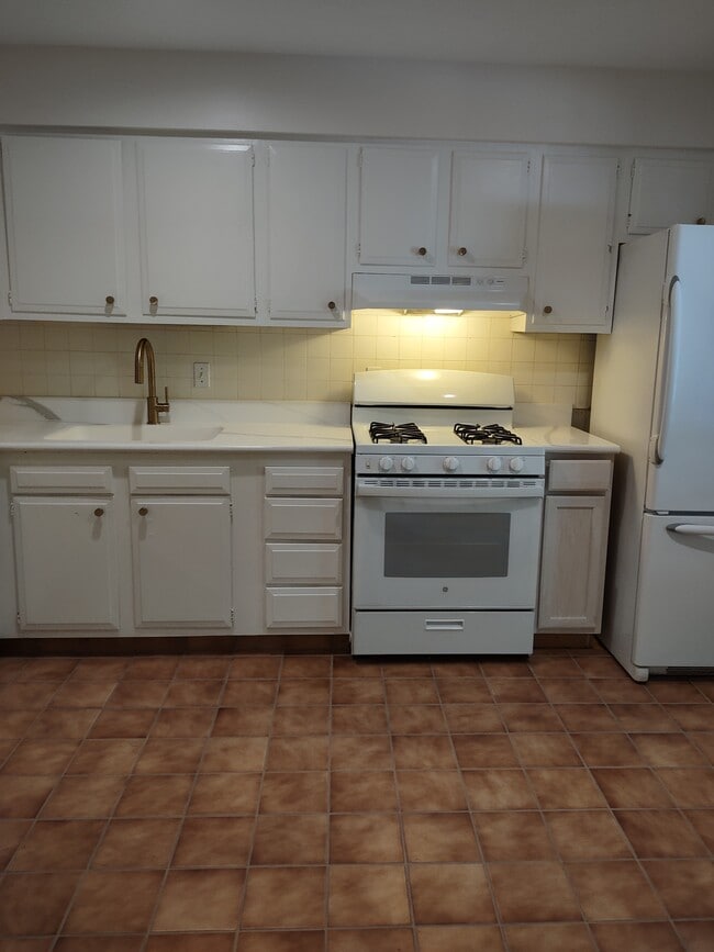 Building Photo - 9313 Groundhog Dr