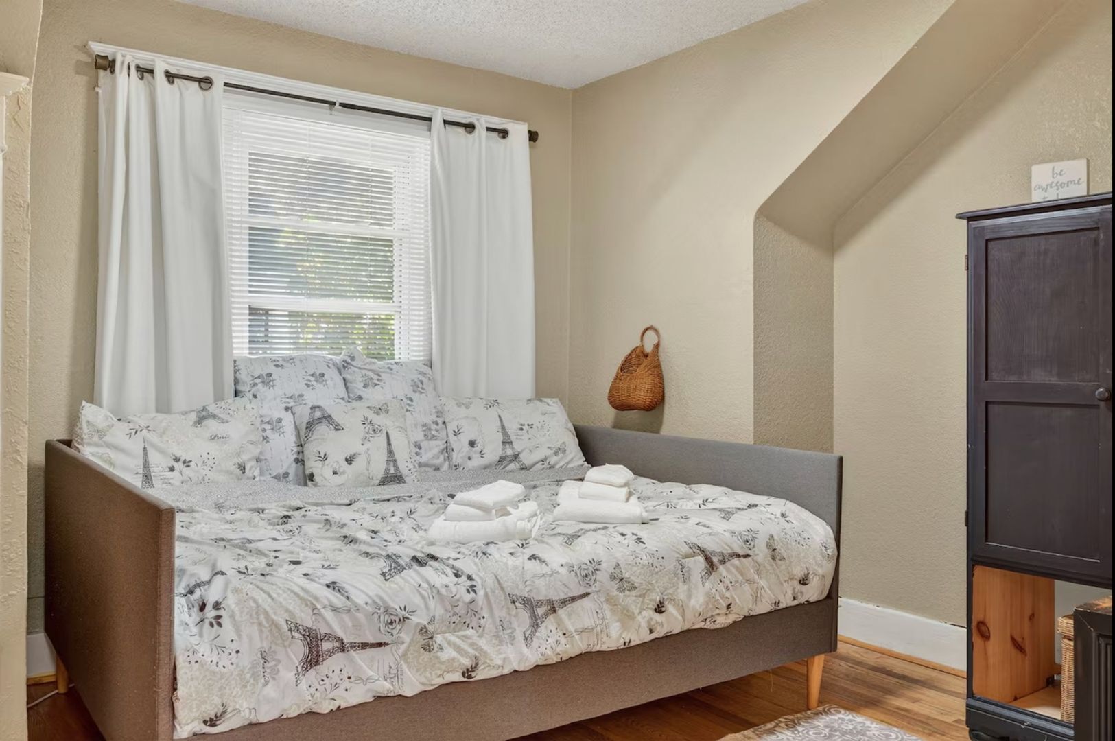 Building Photo - 1821 6th Ave