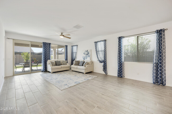 Building Photo - 5854 S Del Rancho