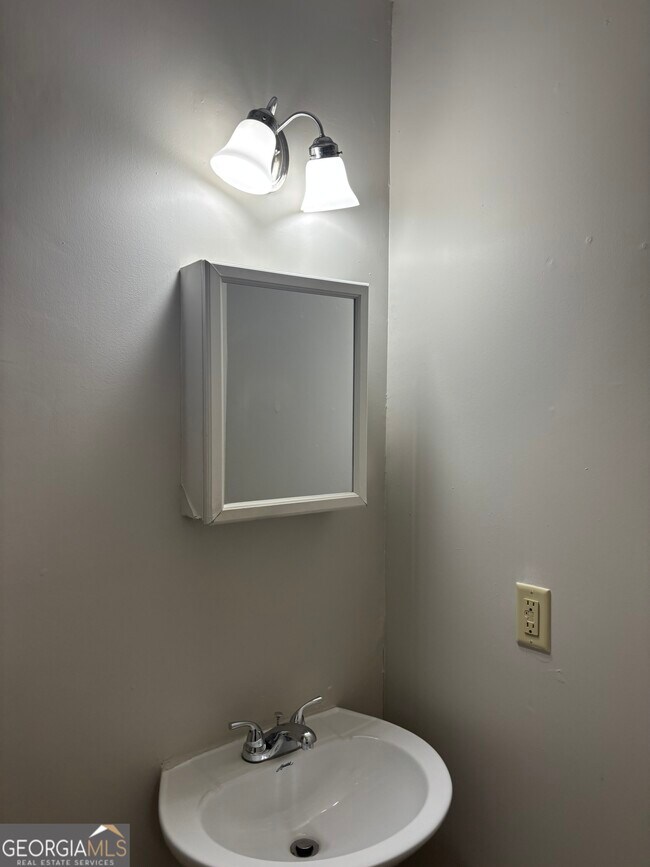 Building Photo - 1478 E Broad St