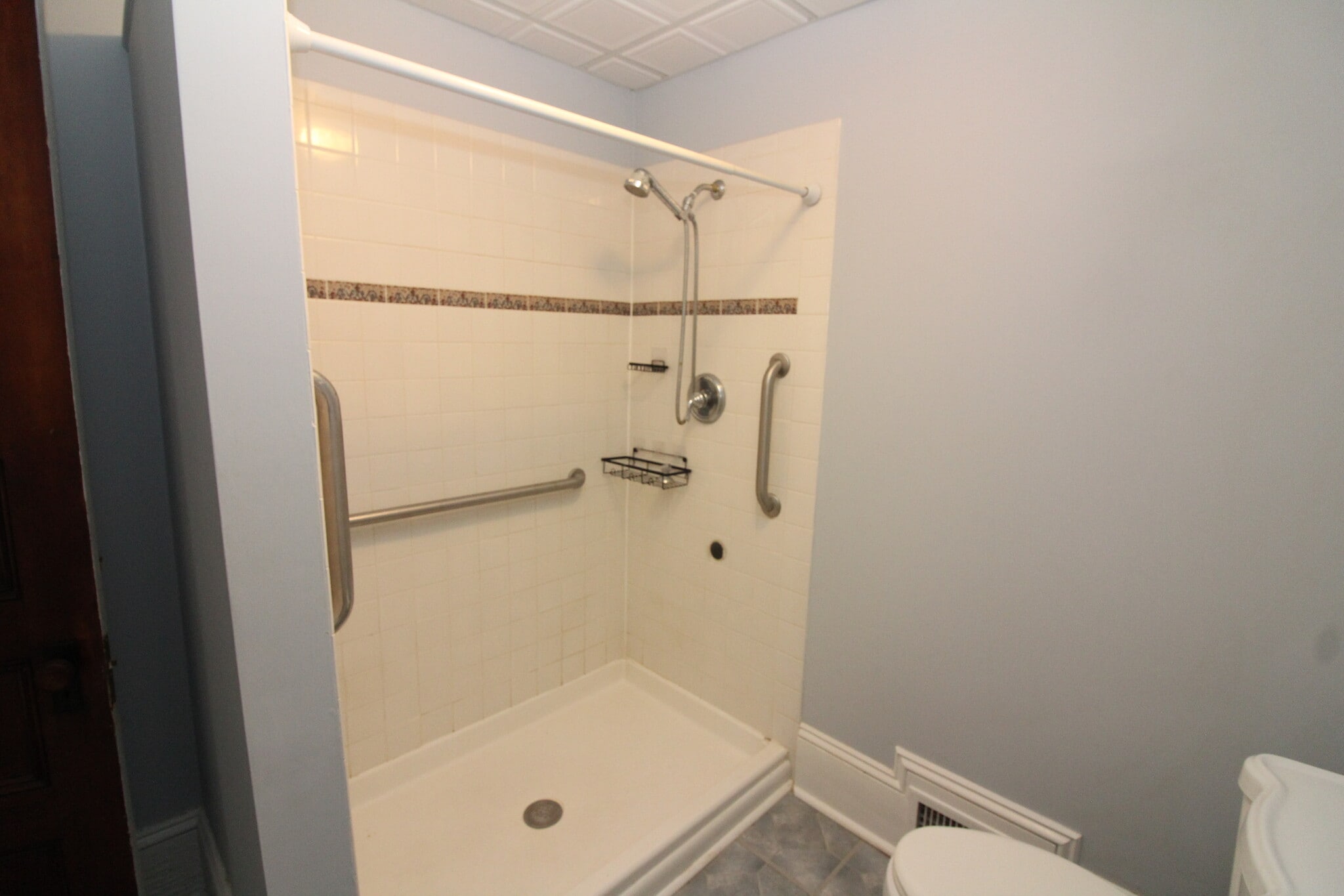 Building Photo - 16 Main St