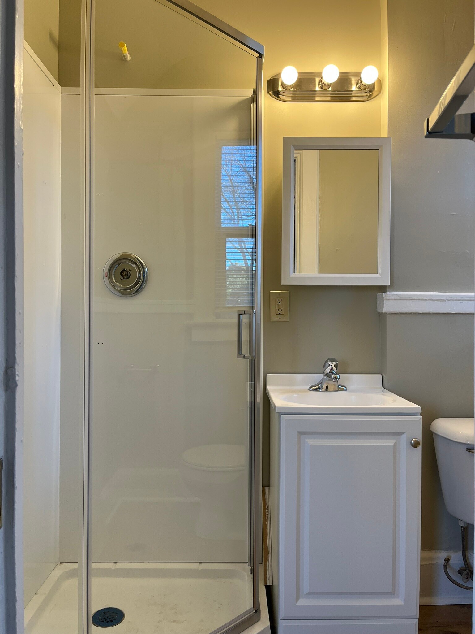 Building Photo - 814 E Lincoln Ave