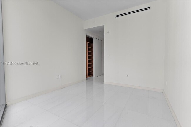 Building Photo - 300 Biscayne Blvd Way