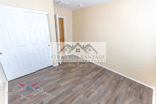 Building Photo - 11754 W Belmont Dr