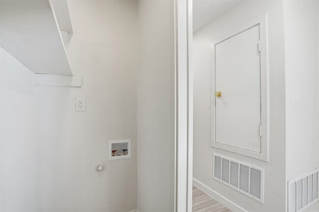 Building Photo - 3514 Brookhurst Ln