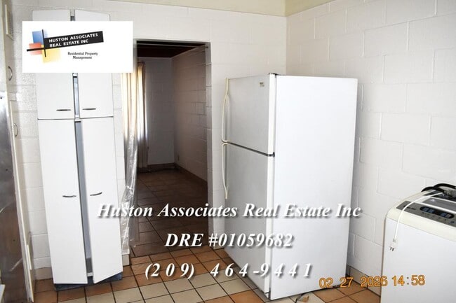 Building Photo - 870 W Euclid Ave