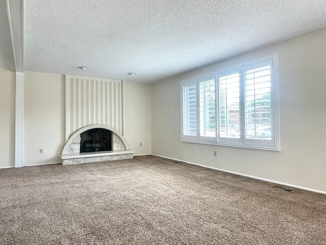 Building Photo - Skiers Haven Near Cottonwood Canyons!