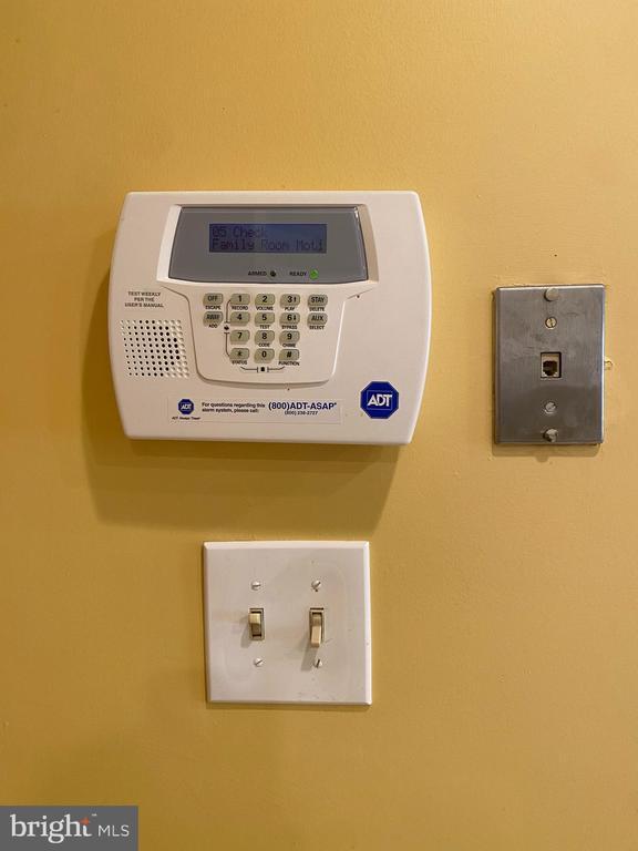 Building Photo - 2109 Woodbox Ln