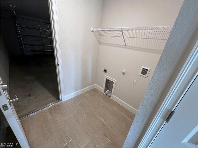 Building Photo - 410 SE 1st Terrace