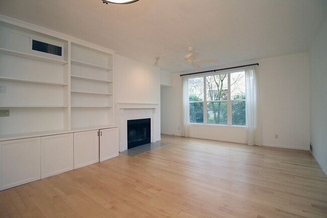 Building Photo - 1710 S Harbor Way