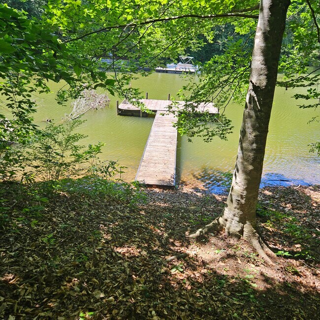 Building Photo - 220 Gumlog Dr