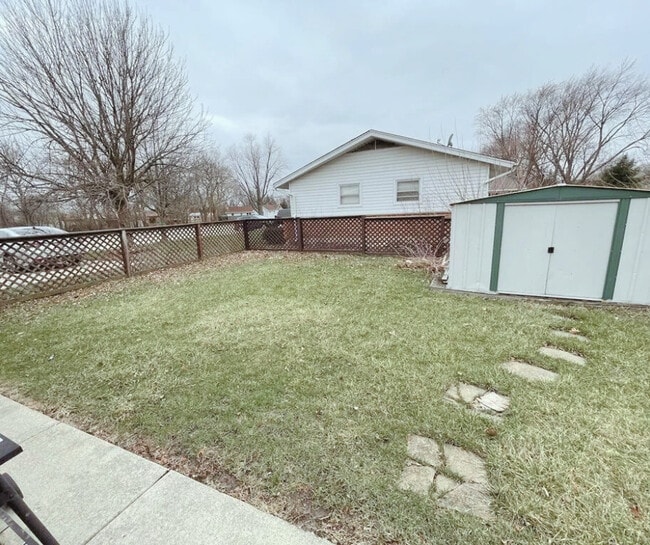 Building Photo - 546 Landmeier Rd