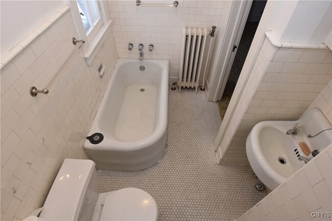 Building Photo - 2318 Genesee St