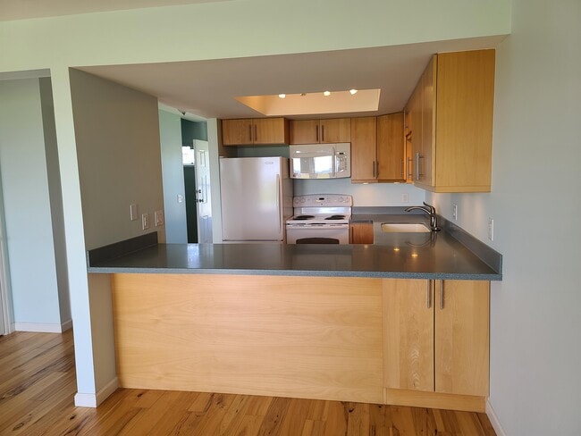 Building Photo - 1728 Edwards Dr