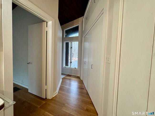 Building Photo - 860 Oakwood Rd