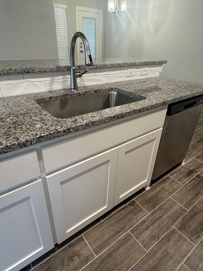 Building Photo - 3/2/2 located in Godley! Move in Specials call to inquire