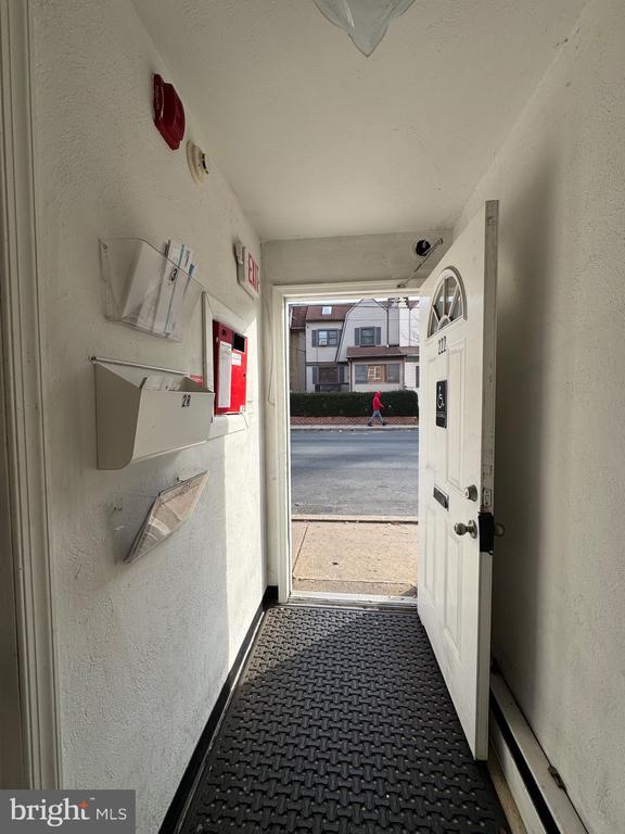 Building Photo - 222 Long Ln