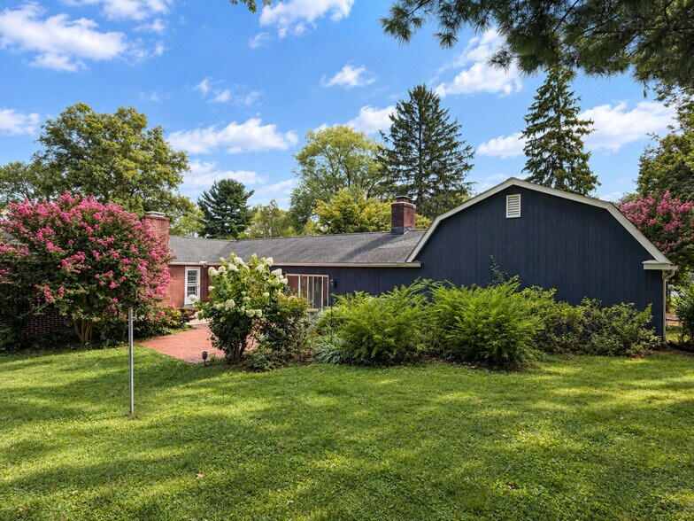 Building Photo - 156 Conestoga Blvd