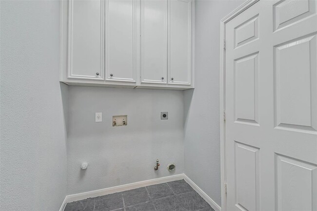 Building Photo - 20942 Wind Field Ln