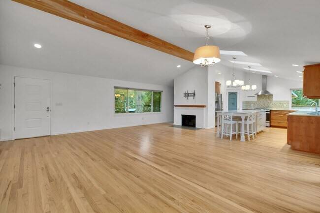 Building Photo - Beautifully Renovated Home in the Heart of Normandy Park