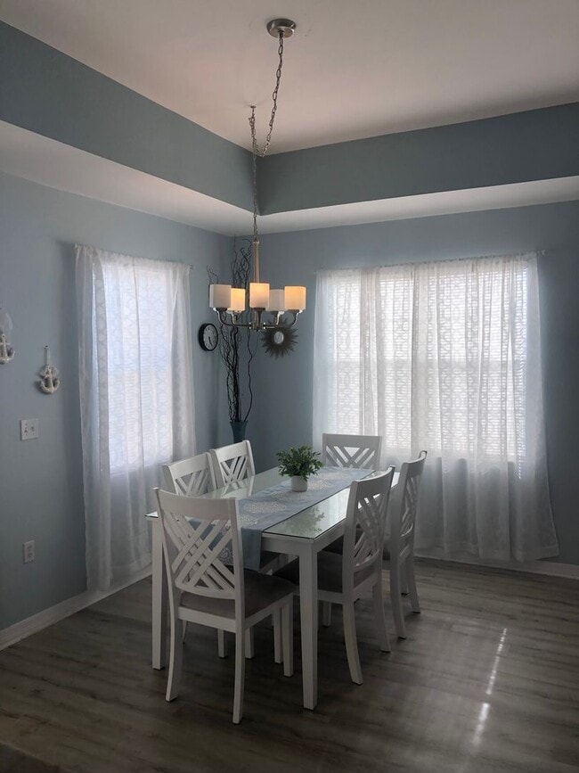 Building Photo - Beautiful furnished 2/2 unit becoming avai...