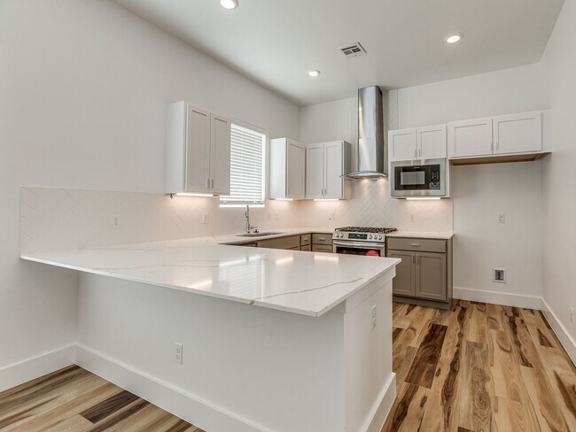 Building Photo - Home in Edmond/Oklahoma City