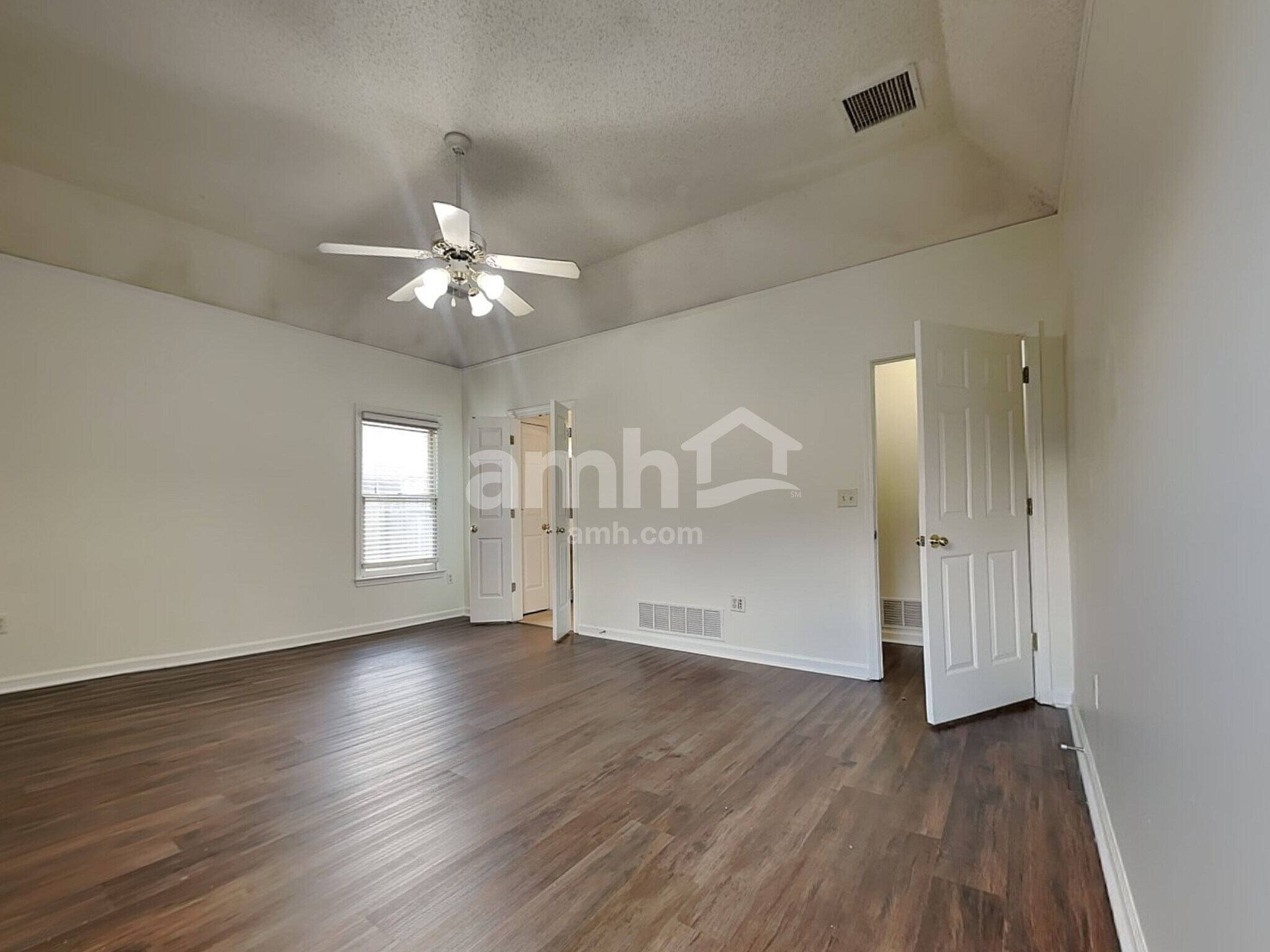 Building Photo - 9270 Chimneyrock Blvd