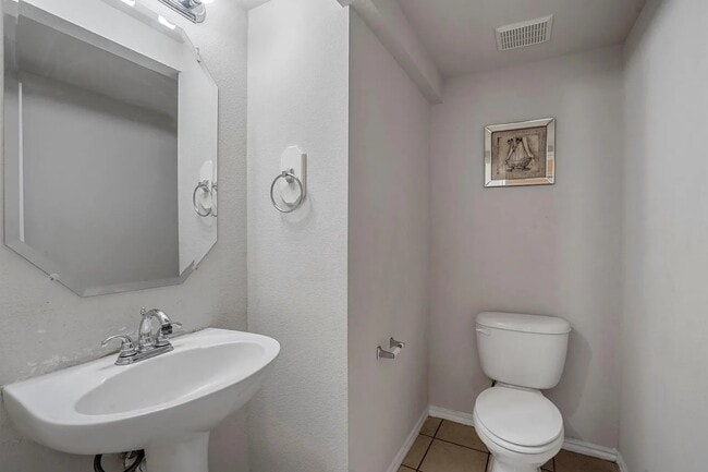 Building Photo - 6200 Melanie Dr