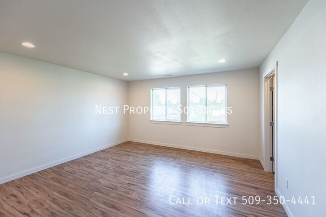 Building Photo - 1073 S Grand Dr