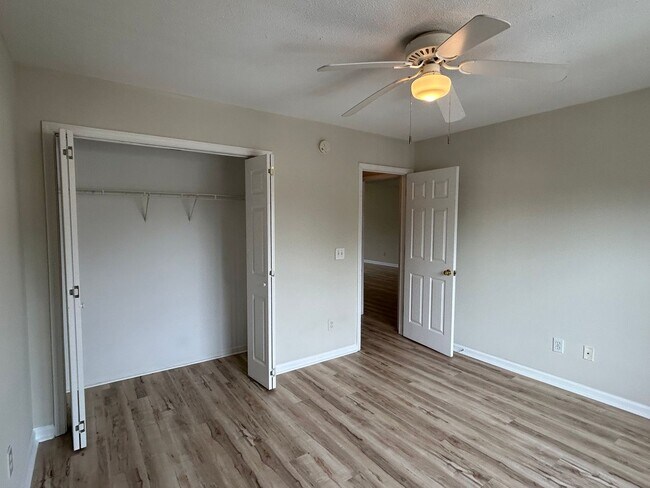Building Photo - 2BR Condo in Holton Place – Pool, Porch, a...