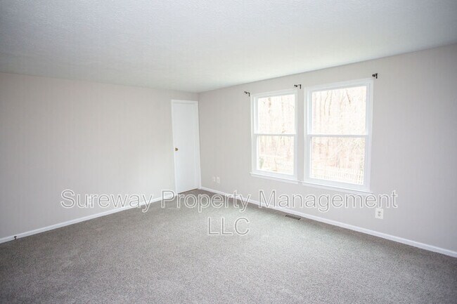 Building Photo - 57 Lady Diana Cir