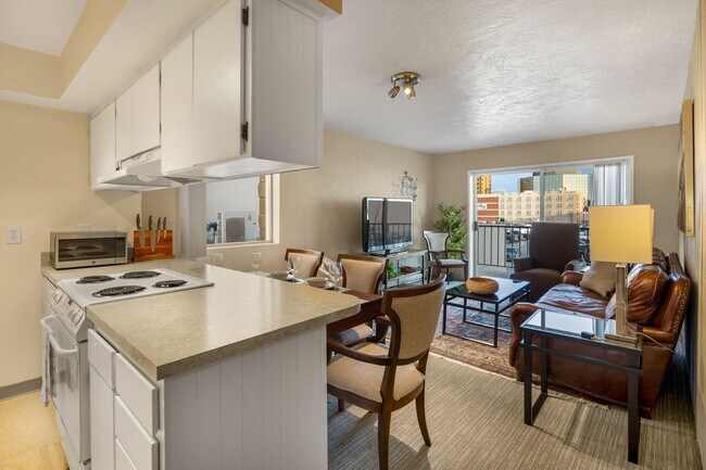 Building Photo - Downtown Furnished 1 Bed / 1 Bath Apartmen...