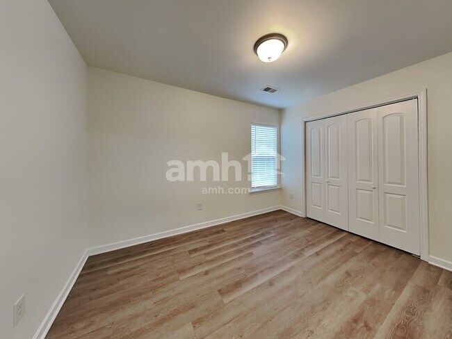 Building Photo - 102 Graphite Dr